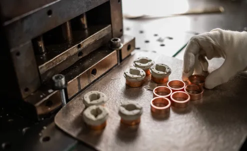 CEBES Industrial nabízí lisování plastových dílů