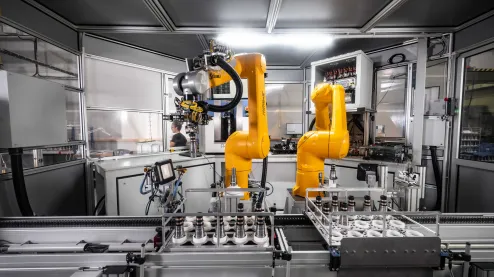 40+ robotických zařízení ve výrobě